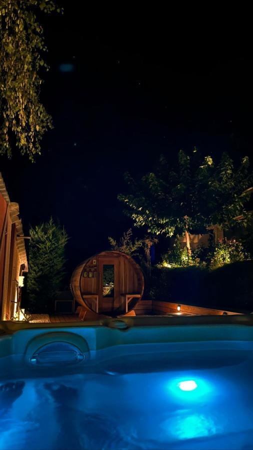Gite De Charme 5 Etoiles Pour Couple Avec Sauna Et Jacuzzi Exterieurs Privatifs Peaugres Dış mekan fotoğraf